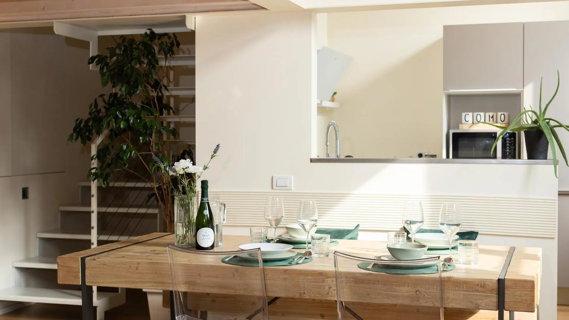 Apartment In The Old Town Of Como - Monicacomoapartment