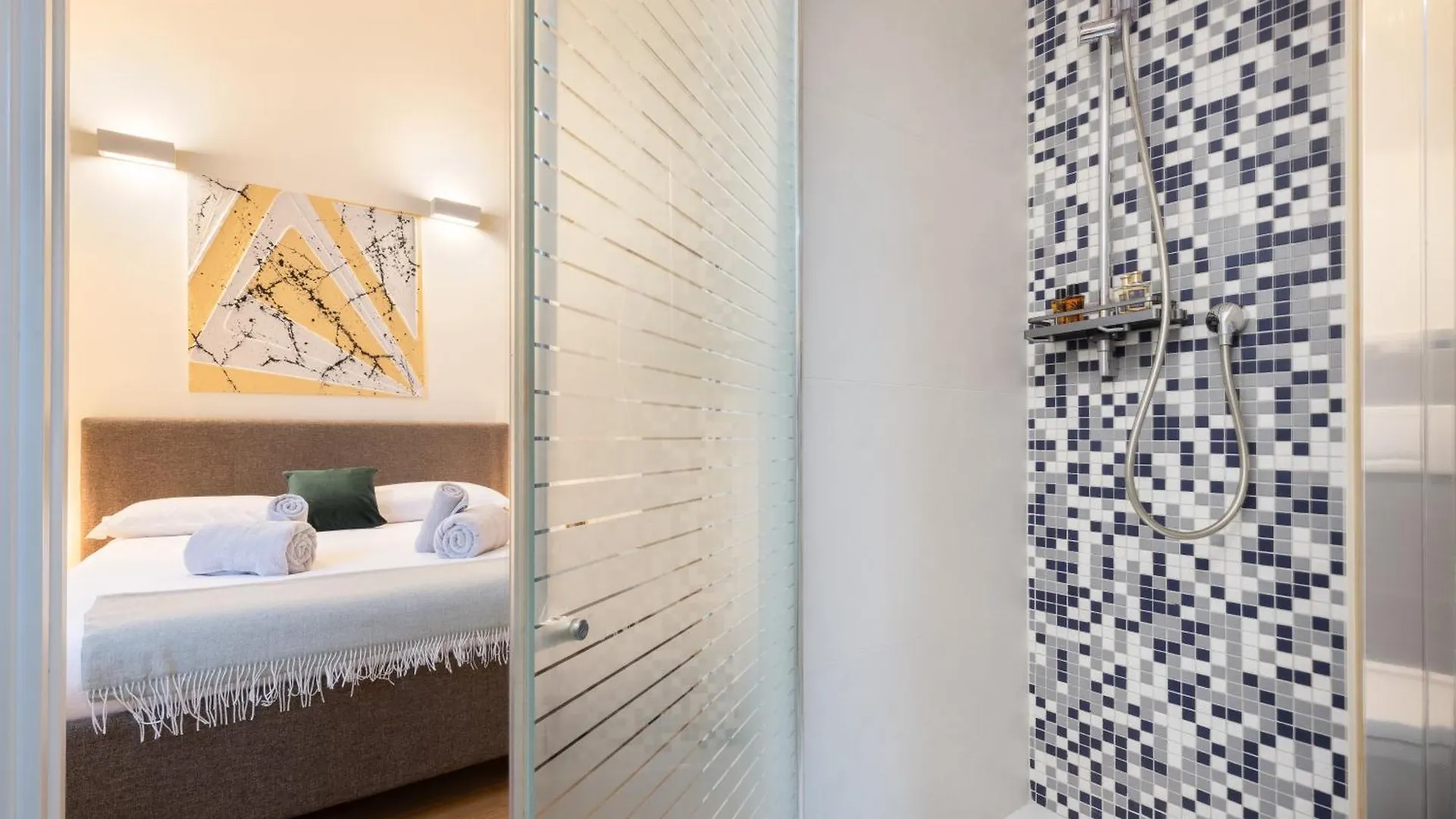 Apartment In The Old Town Of Como - Monicacomoapartment