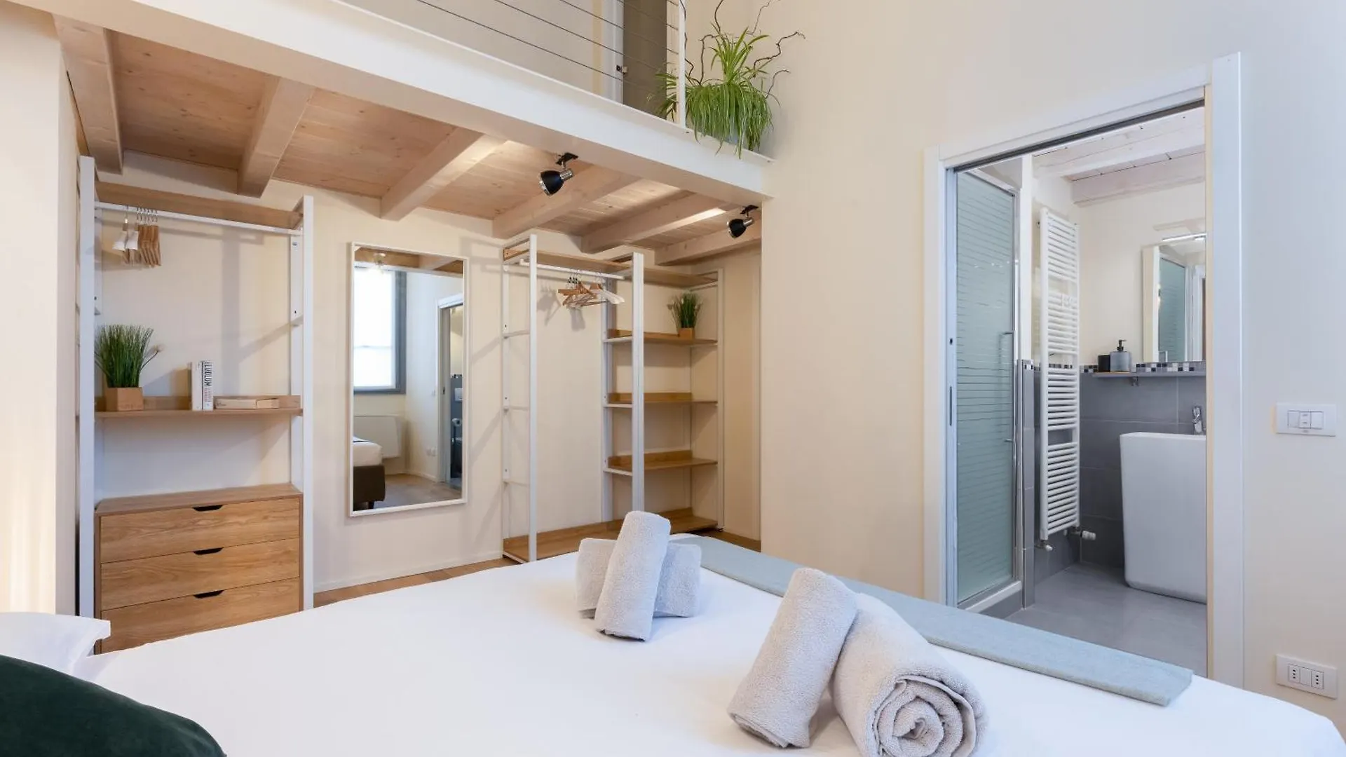 Apartment In The Old Town Of Como - Monicacomoapartment Italy